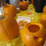 Kürbisschnitzen für Halloween