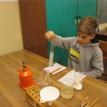 Naturwissenschftliche Experimente zum Thema Wasser