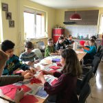 Papierschöpfen aus Recyclingmaterial