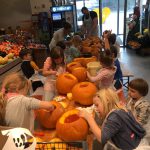 Kürbisschnitzen zu Halloween